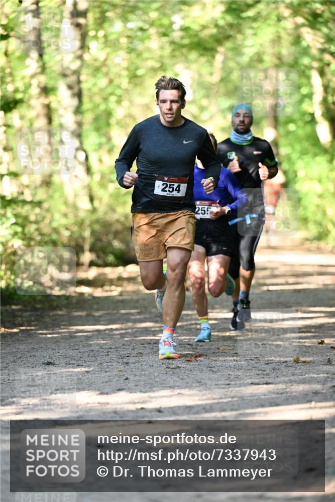 06.10.2024 - Bramfelder Halbmarathon 2024 Dr. Thomas Lammeyer http://msf.ph/oto/7337943 06.10.2024 10:24:14 Laufen 254, 255 meine-sportfotos.de
