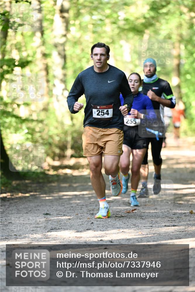 06.10.2024 - Bramfelder Halbmarathon 2024 Dr. Thomas Lammeyer http://msf.ph/oto/7337946 06.10.2024 10:24:14 Laufen 254, 255 meine-sportfotos.de