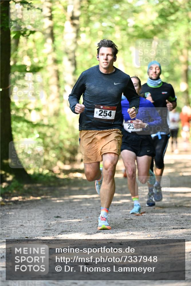 06.10.2024 - Bramfelder Halbmarathon 2024 Dr. Thomas Lammeyer http://msf.ph/oto/7337948 06.10.2024 10:24:15 Laufen 254, 25 meine-sportfotos.de