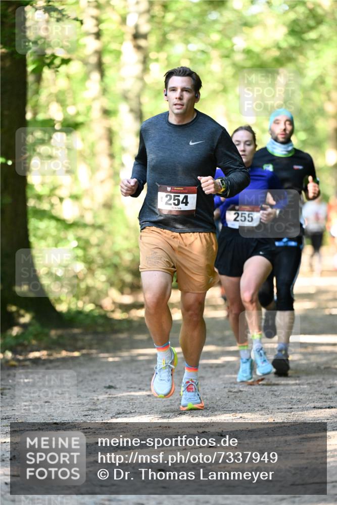 06.10.2024 - Bramfelder Halbmarathon 2024 Dr. Thomas Lammeyer http://msf.ph/oto/7337949 06.10.2024 10:24:15 Laufen 33, 254, 255 meine-sportfotos.de