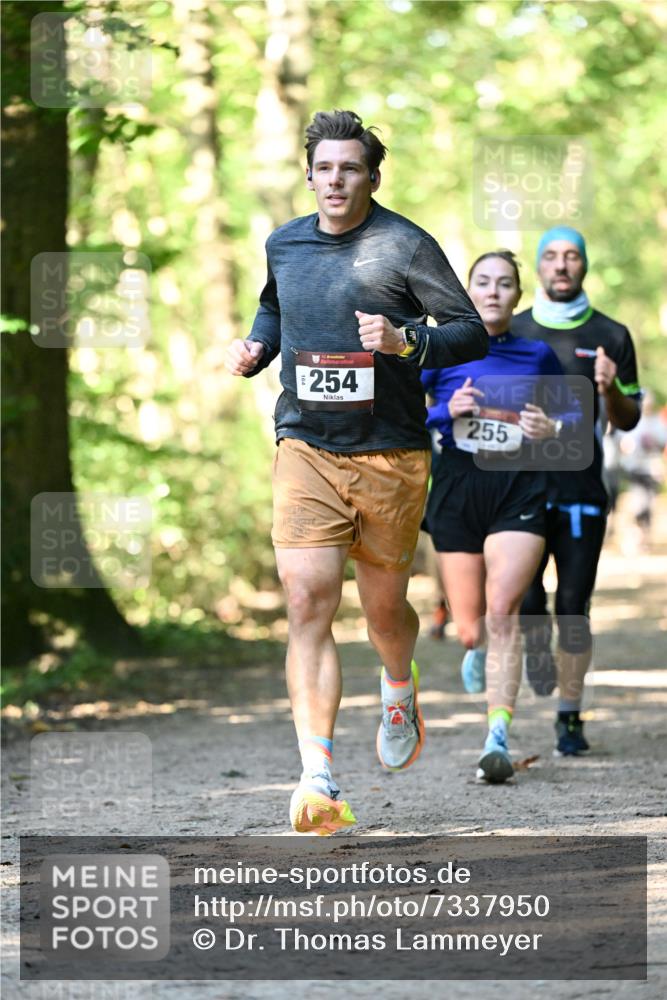 06.10.2024 - Bramfelder Halbmarathon 2024 Dr. Thomas Lammeyer http://msf.ph/oto/7337950 06.10.2024 10:24:15 Laufen 33, 254, 255 meine-sportfotos.de