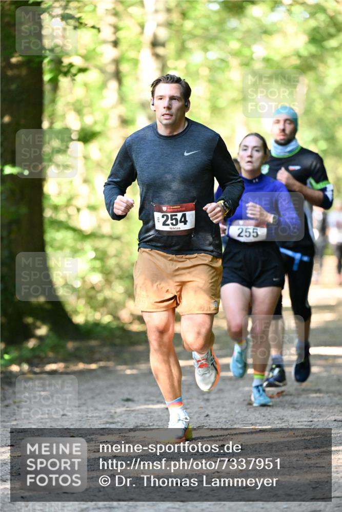 06.10.2024 - Bramfelder Halbmarathon 2024 Dr. Thomas Lammeyer http://msf.ph/oto/7337951 06.10.2024 10:24:15 Laufen 33, 254, 255 meine-sportfotos.de