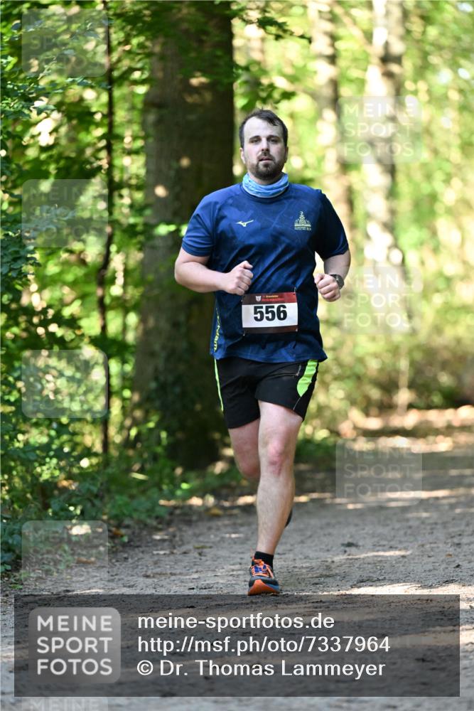 06.10.2024 - Bramfelder Halbmarathon 2024 Dr. Thomas Lammeyer http://msf.ph/oto/7337964 06.10.2024 10:24:20 Laufen 33, 556 meine-sportfotos.de
