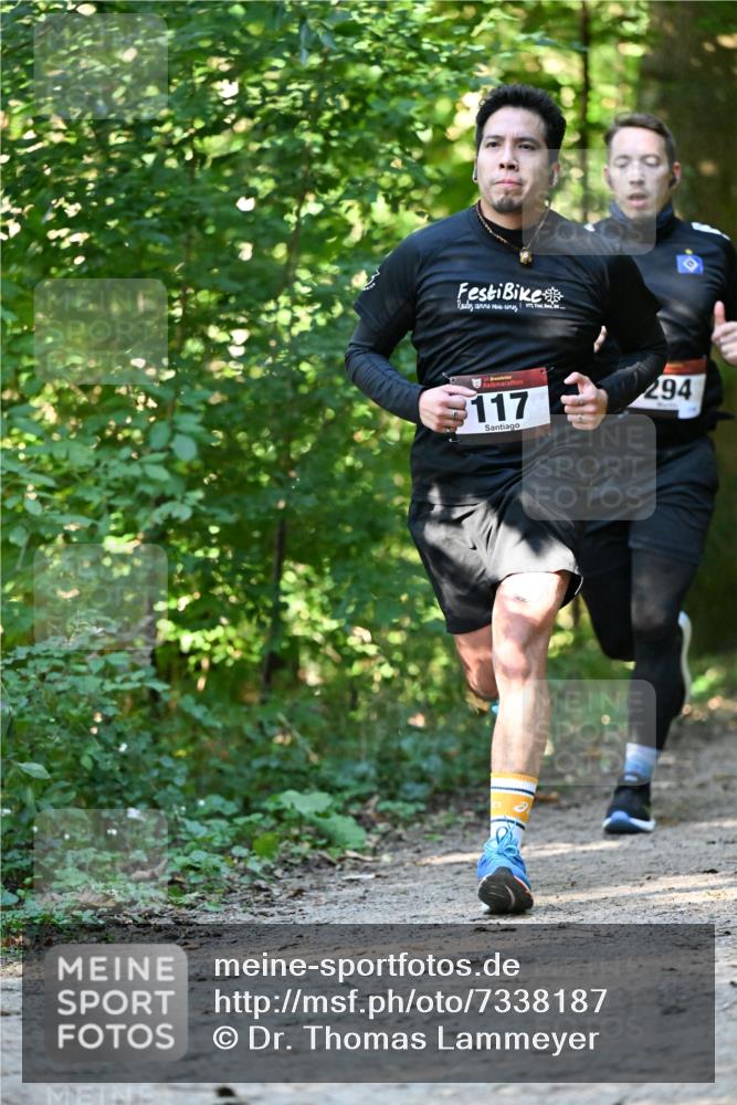 06.10.2024 - Bramfelder Halbmarathon 2024 Dr. Thomas Lammeyer http://msf.ph/oto/7338187 06.10.2024 10:25:45 Laufen 33, 117, 294 meine-sportfotos.de