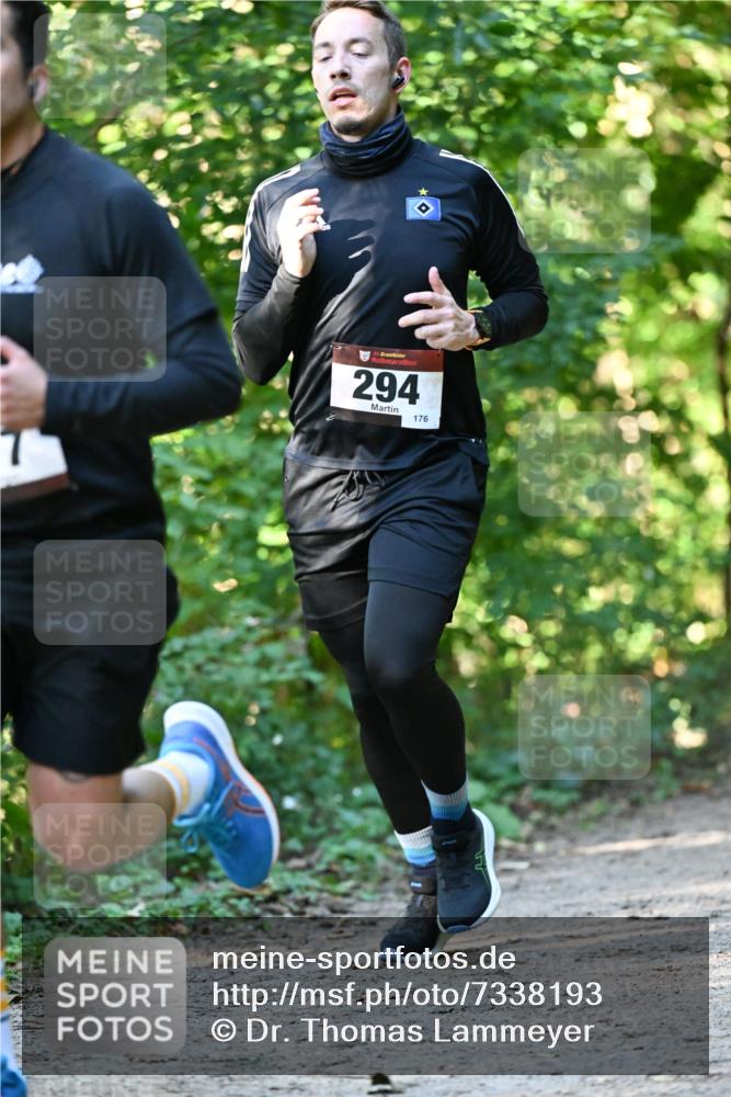 06.10.2024 - Bramfelder Halbmarathon 2024 Dr. Thomas Lammeyer http://msf.ph/oto/7338193 06.10.2024 10:25:46 Laufen 33, 294, 176 meine-sportfotos.de