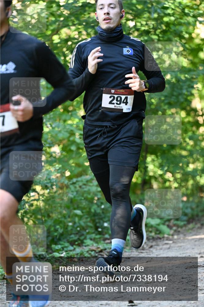 06.10.2024 - Bramfelder Halbmarathon 2024 Dr. Thomas Lammeyer http://msf.ph/oto/7338194 06.10.2024 10:25:47 Laufen 7, 294, 176 meine-sportfotos.de