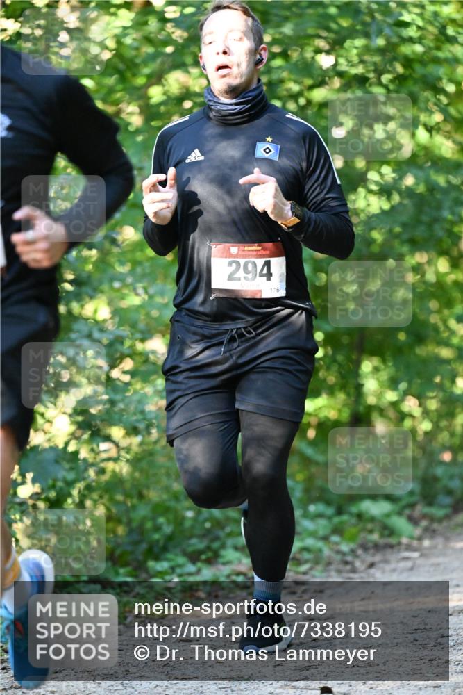 06.10.2024 - Bramfelder Halbmarathon 2024 Dr. Thomas Lammeyer http://msf.ph/oto/7338195 06.10.2024 10:25:47 Laufen 33, 294, 176 meine-sportfotos.de
