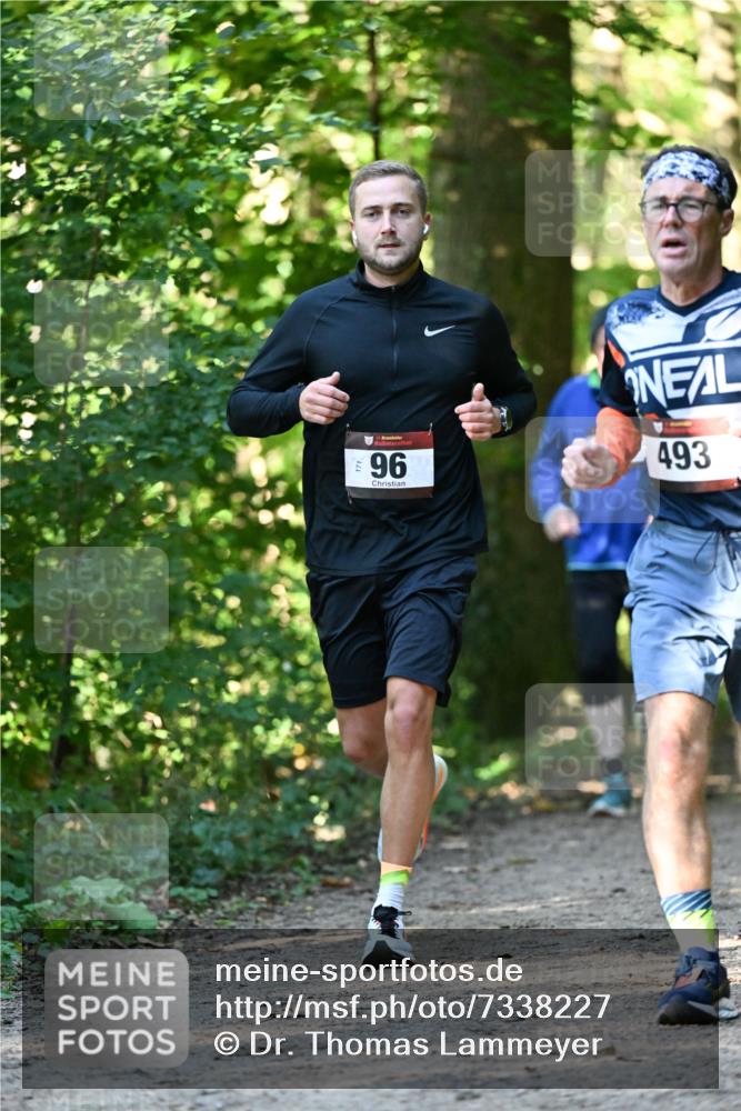 06.10.2024 - Bramfelder Halbmarathon 2024 Dr. Thomas Lammeyer http://msf.ph/oto/7338227 06.10.2024 10:25:59 Laufen 11, 96, 493 meine-sportfotos.de