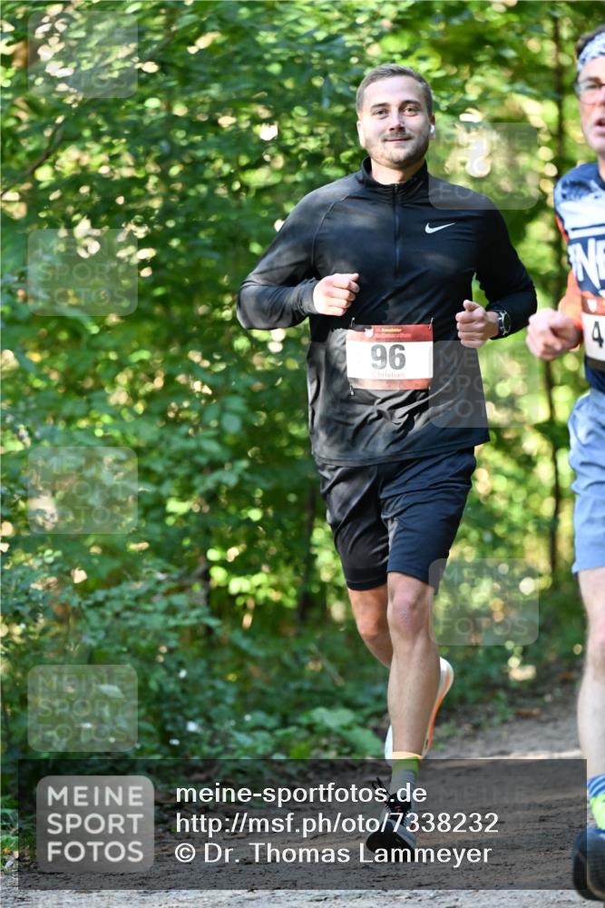 06.10.2024 - Bramfelder Halbmarathon 2024 Dr. Thomas Lammeyer http://msf.ph/oto/7338232 06.10.2024 10:26:00 Laufen 33, 96 meine-sportfotos.de