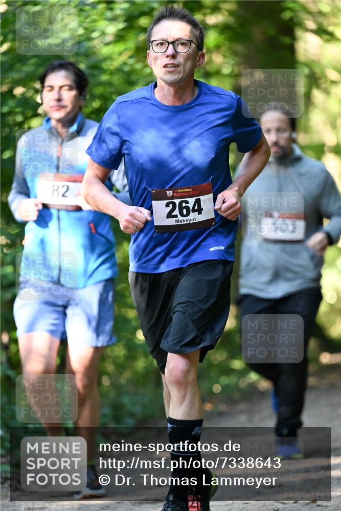 06.10.2024 - Bramfelder Halbmarathon 2024 Dr. Thomas Lammeyer http://msf.ph/oto/7338643 06.10.2024 10:28:11 Laufen 82, 33, 264, 503 meine-sportfotos.de