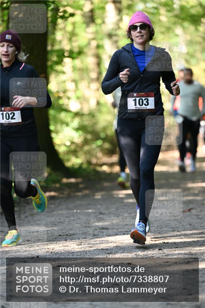 06.10.2024 - Bramfelder Halbmarathon 2024 Dr. Thomas Lammeyer http://msf.ph/oto/7338807 06.10.2024 10:28:48 Laufen 102, 103 meine-sportfotos.de