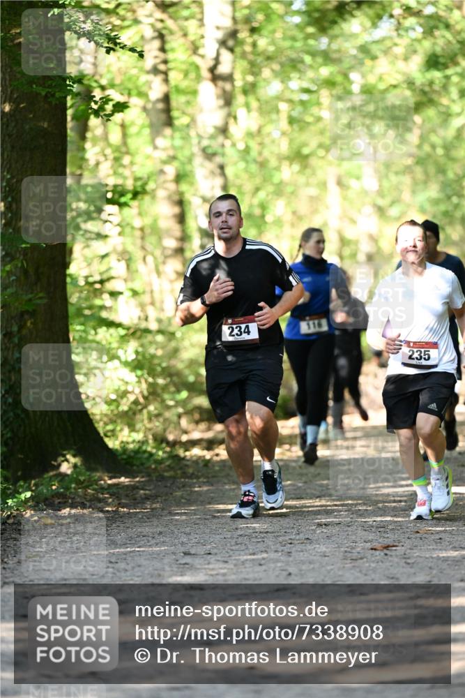 06.10.2024 - Bramfelder Halbmarathon 2024 Dr. Thomas Lammeyer http://msf.ph/oto/7338908 06.10.2024 10:29:22 Laufen 234, 235 meine-sportfotos.de