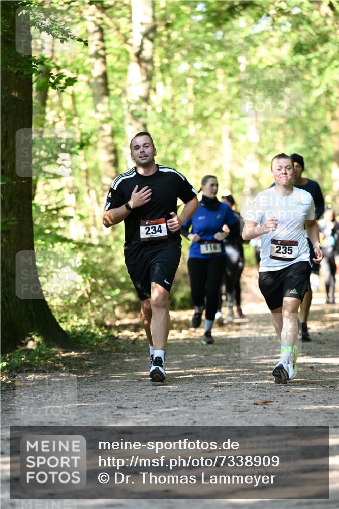 06.10.2024 - Bramfelder Halbmarathon 2024 Dr. Thomas Lammeyer http://msf.ph/oto/7338909 06.10.2024 10:29:22 Laufen 234, 116, 235 meine-sportfotos.de
