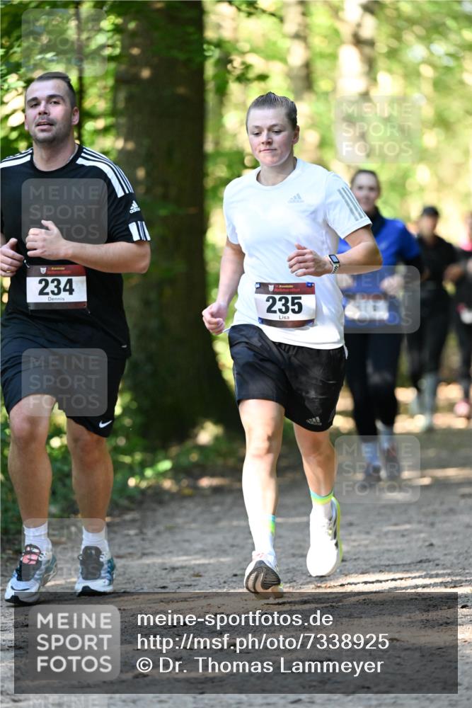 06.10.2024 - Bramfelder Halbmarathon 2024 Dr. Thomas Lammeyer http://msf.ph/oto/7338925 06.10.2024 10:29:25 Laufen 234, 235 meine-sportfotos.de