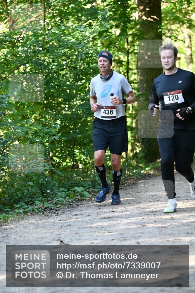 06.10.2024 - Bramfelder Halbmarathon 2024 Dr. Thomas Lammeyer http://msf.ph/oto/7339007 06.10.2024 10:29:44 Laufen 436, 120, 119 meine-sportfotos.de