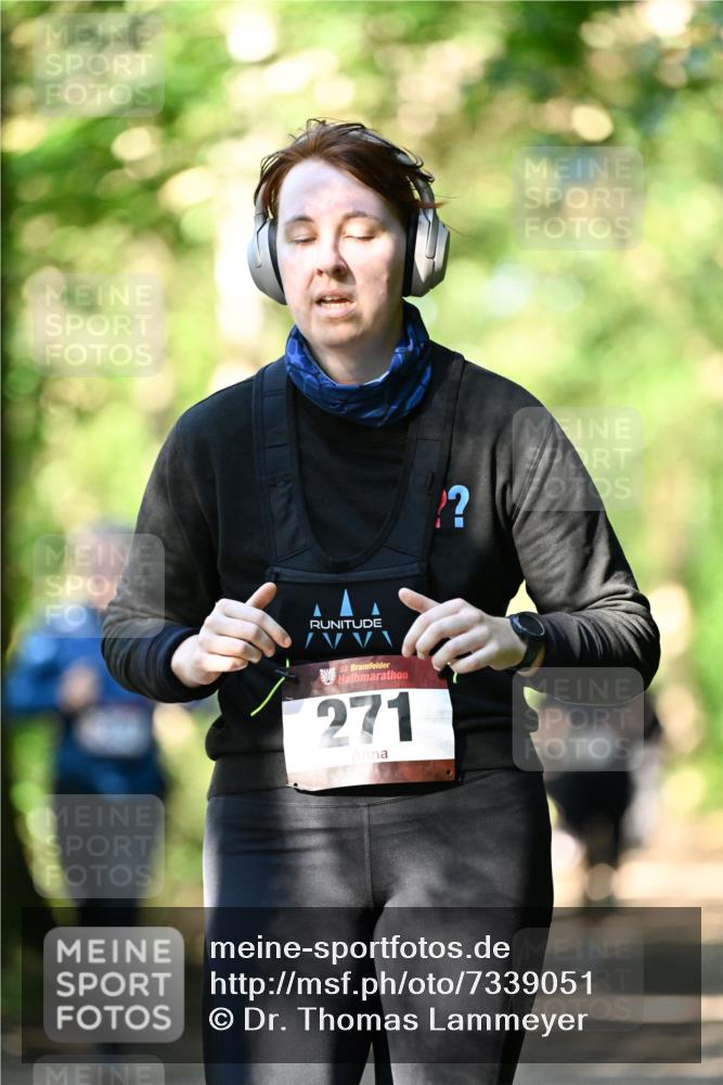 06.10.2024 - Bramfelder Halbmarathon 2024 Dr. Thomas Lammeyer http://msf.ph/oto/7339051 06.10.2024 10:29:55 Laufen 33, 271 meine-sportfotos.de