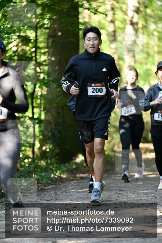 06.10.2024 - Bramfelder Halbmarathon 2024 Dr. Thomas Lammeyer http://msf.ph/oto/7339092 06.10.2024 10:30:11 Laufen 200, 282, 19 meine-sportfotos.de
