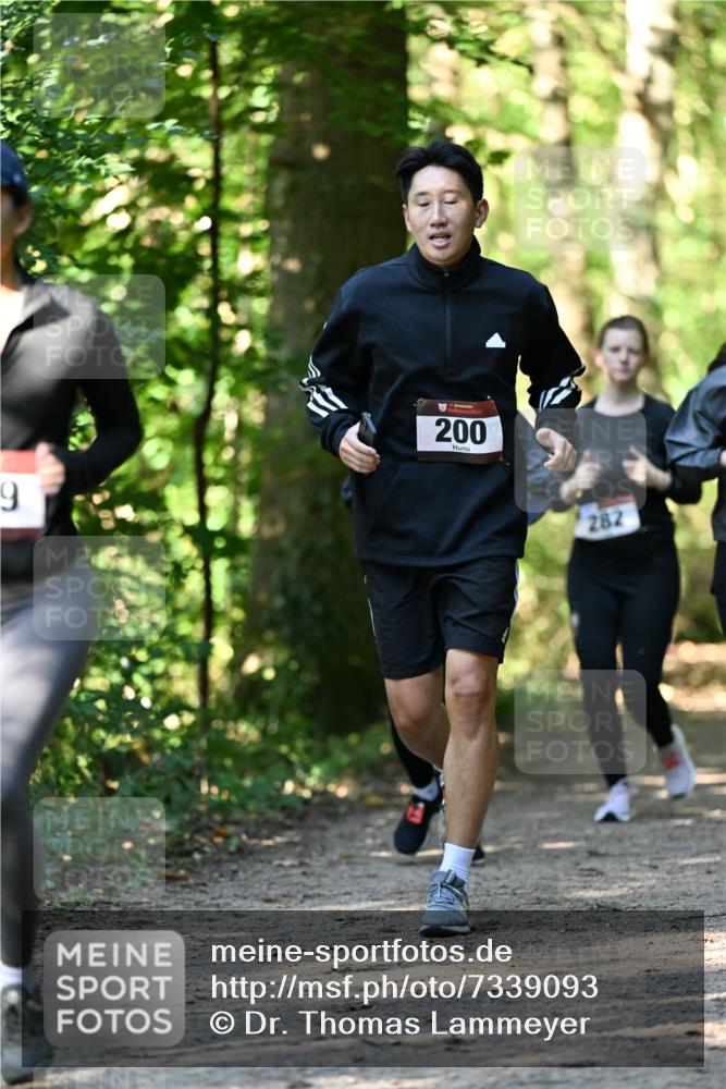 06.10.2024 - Bramfelder Halbmarathon 2024 Dr. Thomas Lammeyer http://msf.ph/oto/7339093 06.10.2024 10:30:11 Laufen 9, 200, 282 meine-sportfotos.de