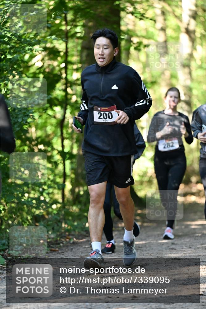 06.10.2024 - Bramfelder Halbmarathon 2024 Dr. Thomas Lammeyer http://msf.ph/oto/7339095 06.10.2024 10:30:11 Laufen 200, 282 meine-sportfotos.de