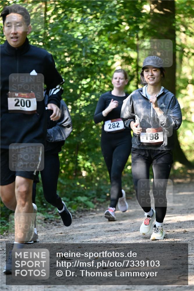 06.10.2024 - Bramfelder Halbmarathon 2024 Dr. Thomas Lammeyer http://msf.ph/oto/7339103 06.10.2024 10:30:13 Laufen 200, 282, 198 meine-sportfotos.de