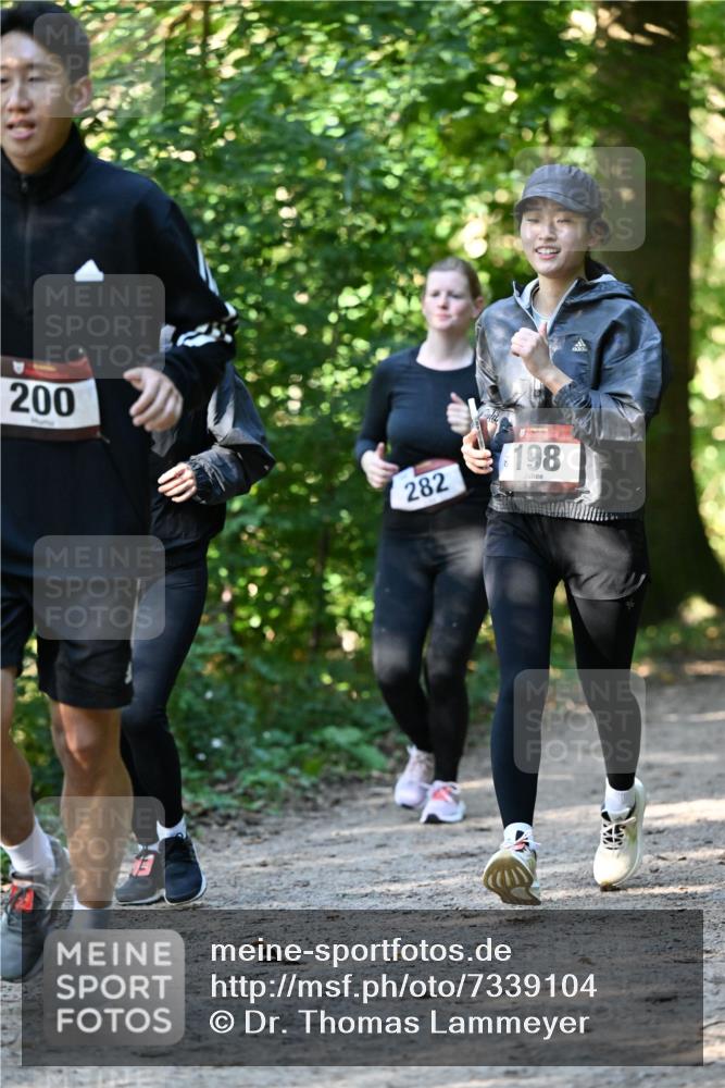 06.10.2024 - Bramfelder Halbmarathon 2024 Dr. Thomas Lammeyer http://msf.ph/oto/7339104 06.10.2024 10:30:13 Laufen 200, 282, 198 meine-sportfotos.de