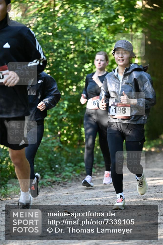 06.10.2024 - Bramfelder Halbmarathon 2024 Dr. Thomas Lammeyer http://msf.ph/oto/7339105 06.10.2024 10:30:14 Laufen 8198 meine-sportfotos.de