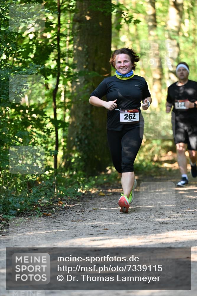 06.10.2024 - Bramfelder Halbmarathon 2024 Dr. Thomas Lammeyer http://msf.ph/oto/7339115 06.10.2024 10:30:26 Laufen 262, 264 meine-sportfotos.de