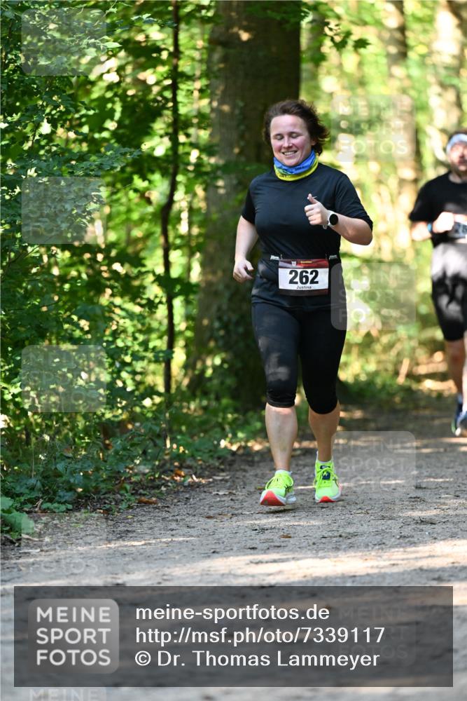06.10.2024 - Bramfelder Halbmarathon 2024 Dr. Thomas Lammeyer http://msf.ph/oto/7339117 06.10.2024 10:30:26 Laufen 262 meine-sportfotos.de
