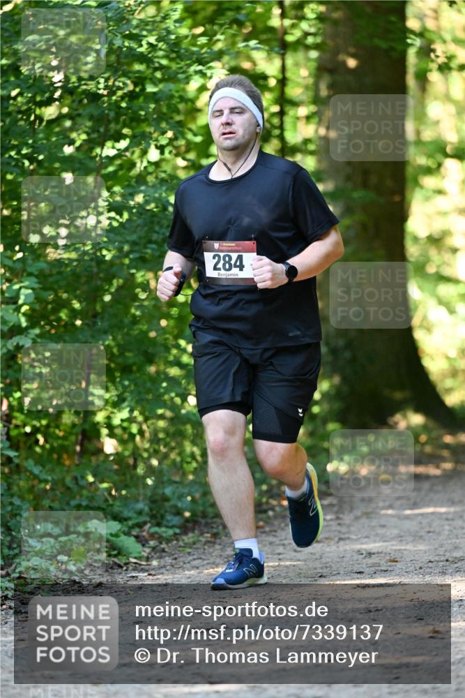 06.10.2024 - Bramfelder Halbmarathon 2024 Dr. Thomas Lammeyer http://msf.ph/oto/7339137 06.10.2024 10:30:30 Laufen 33, 284 meine-sportfotos.de