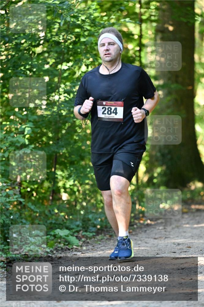 06.10.2024 - Bramfelder Halbmarathon 2024 Dr. Thomas Lammeyer http://msf.ph/oto/7339138 06.10.2024 10:30:30 Laufen 33, 284 meine-sportfotos.de