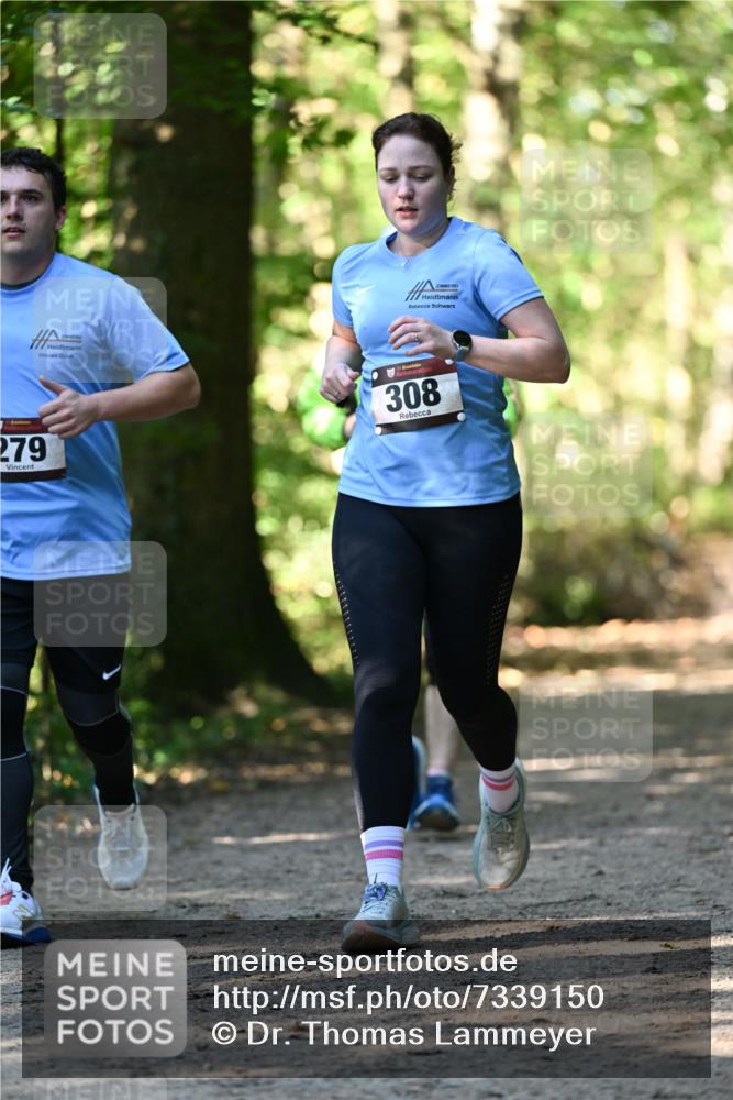 06.10.2024 - Bramfelder Halbmarathon 2024 Dr. Thomas Lammeyer http://msf.ph/oto/7339150 06.10.2024 10:30:36 Laufen 279, 308 meine-sportfotos.de