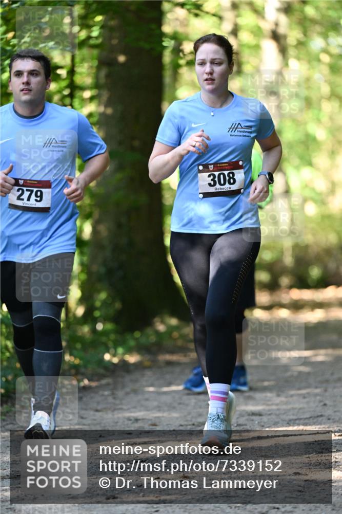 06.10.2024 - Bramfelder Halbmarathon 2024 Dr. Thomas Lammeyer http://msf.ph/oto/7339152 06.10.2024 10:30:37 Laufen 279, 308 meine-sportfotos.de