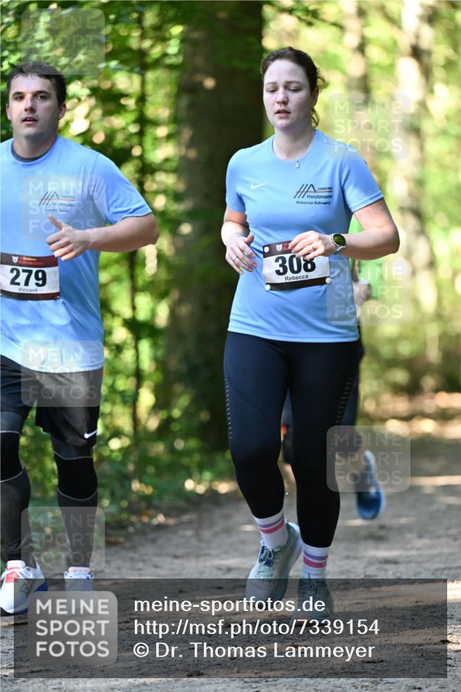 06.10.2024 - Bramfelder Halbmarathon 2024 Dr. Thomas Lammeyer http://msf.ph/oto/7339154 06.10.2024 10:30:37 Laufen 279, 308 meine-sportfotos.de