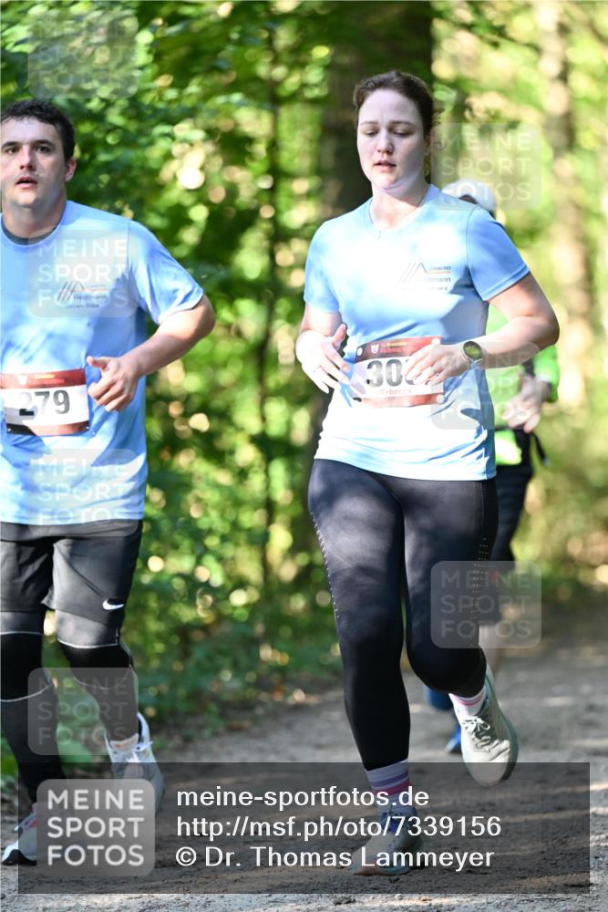 06.10.2024 - Bramfelder Halbmarathon 2024 Dr. Thomas Lammeyer http://msf.ph/oto/7339156 06.10.2024 10:30:37 Laufen 279, 302 meine-sportfotos.de