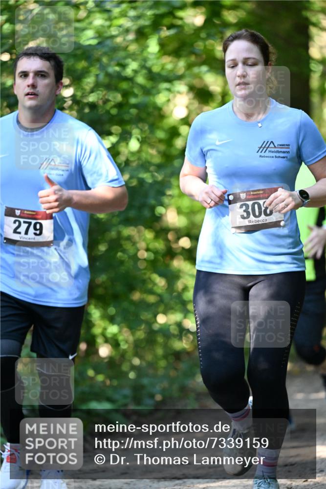 06.10.2024 - Bramfelder Halbmarathon 2024 Dr. Thomas Lammeyer http://msf.ph/oto/7339159 06.10.2024 10:30:38 Laufen 279, 33, 308 meine-sportfotos.de