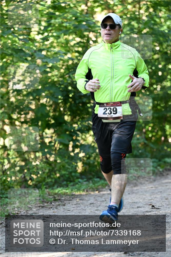 06.10.2024 - Bramfelder Halbmarathon 2024 Dr. Thomas Lammeyer http://msf.ph/oto/7339168 06.10.2024 10:30:40 Laufen 239 meine-sportfotos.de
