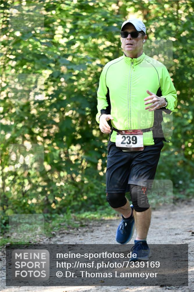 06.10.2024 - Bramfelder Halbmarathon 2024 Dr. Thomas Lammeyer http://msf.ph/oto/7339169 06.10.2024 10:30:40 Laufen 239 meine-sportfotos.de