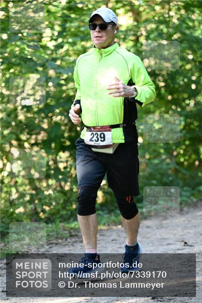 06.10.2024 - Bramfelder Halbmarathon 2024 Dr. Thomas Lammeyer http://msf.ph/oto/7339170 06.10.2024 10:30:40 Laufen 239 meine-sportfotos.de