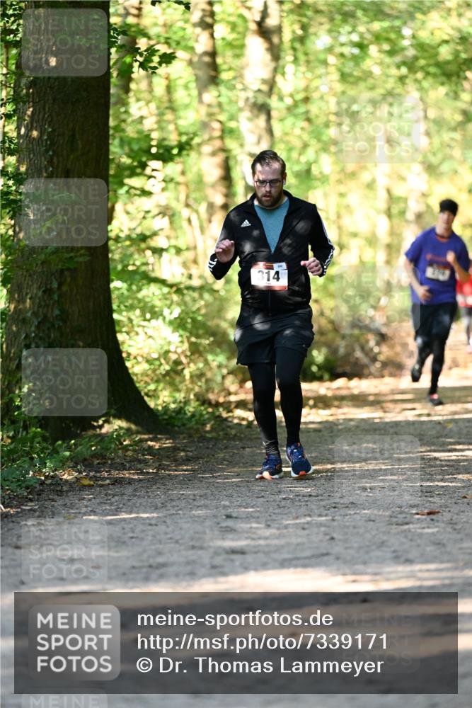 06.10.2024 - Bramfelder Halbmarathon 2024 Dr. Thomas Lammeyer http://msf.ph/oto/7339171 06.10.2024 10:30:48 Laufen 180, 314 meine-sportfotos.de