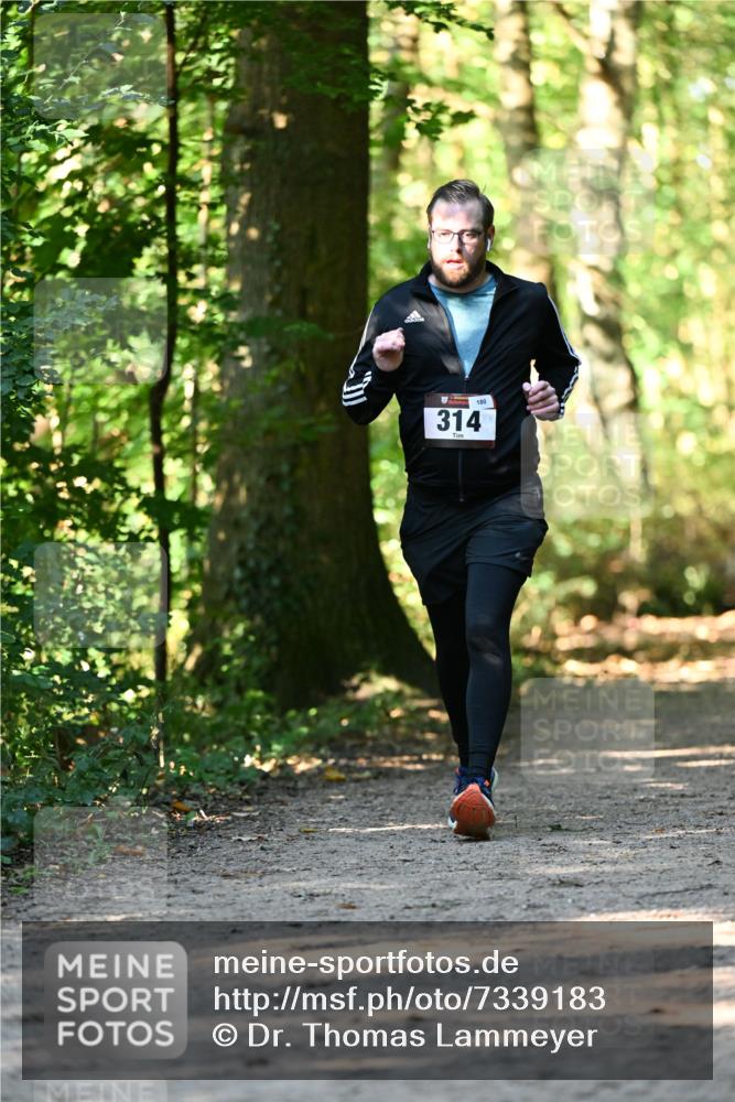 06.10.2024 - Bramfelder Halbmarathon 2024 Dr. Thomas Lammeyer http://msf.ph/oto/7339183 06.10.2024 10:30:50 Laufen 180, 314 meine-sportfotos.de