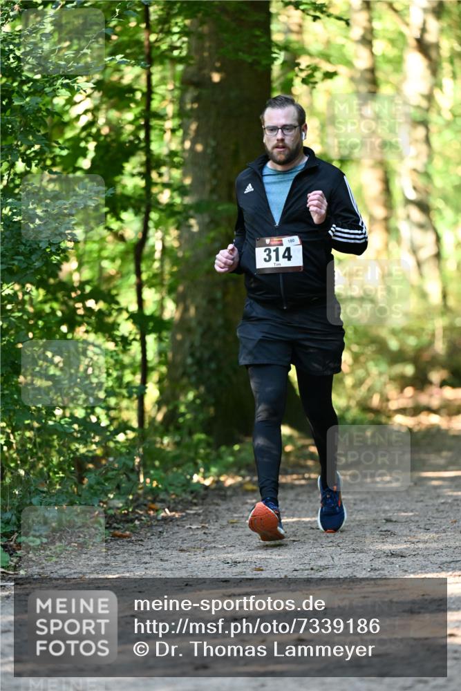 06.10.2024 - Bramfelder Halbmarathon 2024 Dr. Thomas Lammeyer http://msf.ph/oto/7339186 06.10.2024 10:30:50 Laufen 180, 314 meine-sportfotos.de