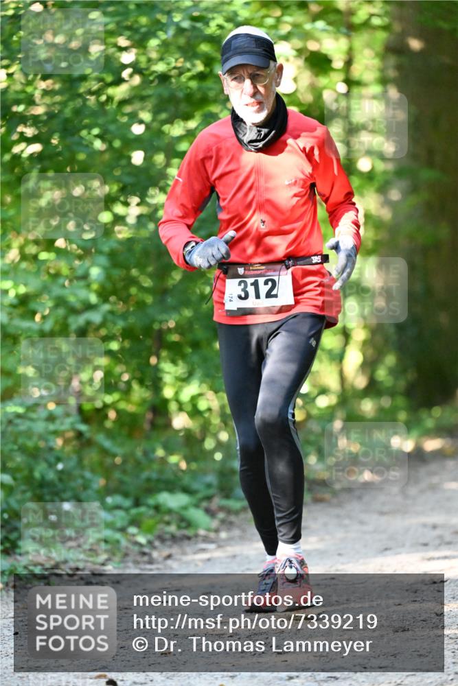 06.10.2024 - Bramfelder Halbmarathon 2024 Dr. Thomas Lammeyer http://msf.ph/oto/7339219 06.10.2024 10:31:08 Laufen 312 meine-sportfotos.de