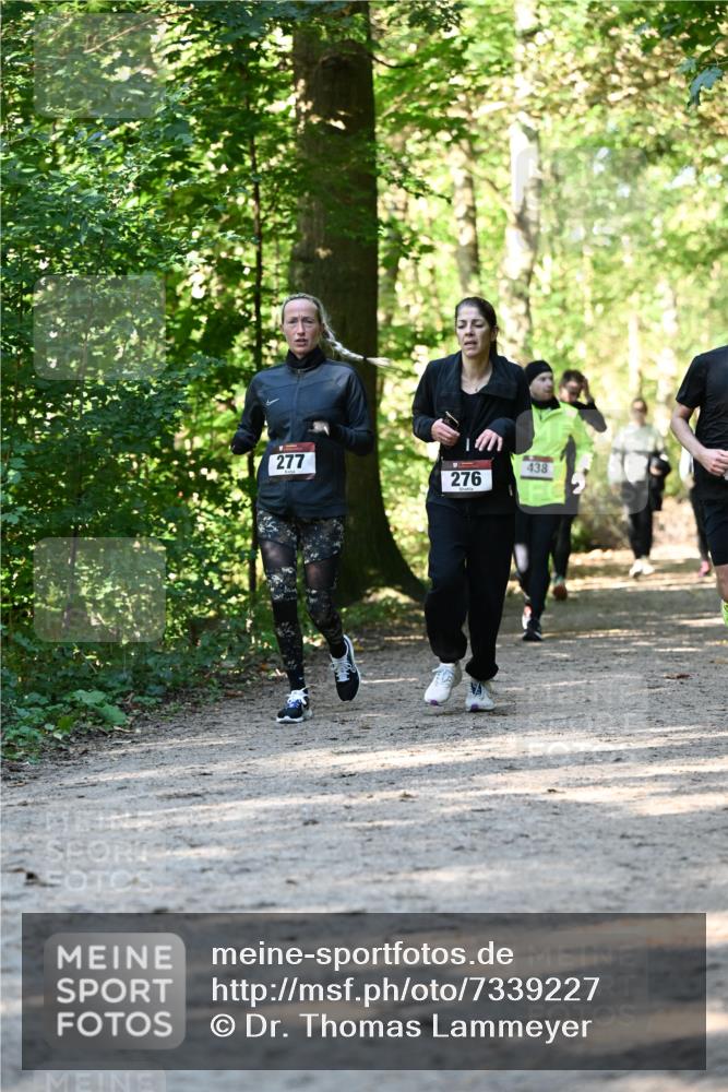 06.10.2024 - Bramfelder Halbmarathon 2024 Dr. Thomas Lammeyer http://msf.ph/oto/7339227 06.10.2024 10:31:22 Laufen 277, 276, 438 meine-sportfotos.de