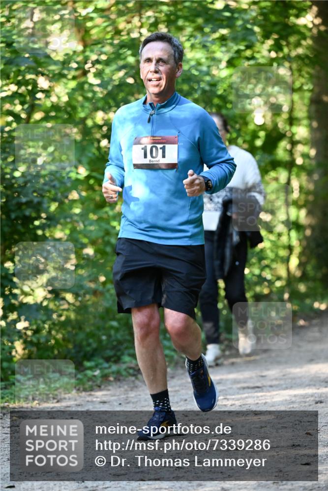 06.10.2024 - Bramfelder Halbmarathon 2024 Dr. Thomas Lammeyer http://msf.ph/oto/7339286 06.10.2024 10:31:35 Laufen 101 meine-sportfotos.de