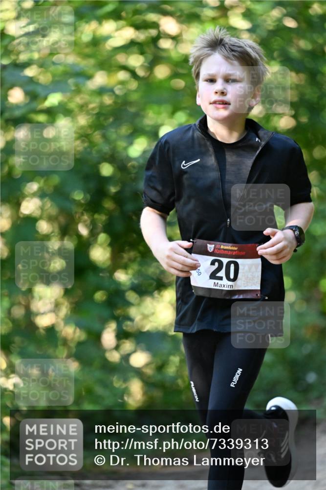 06.10.2024 - Bramfelder Halbmarathon 2024 Dr. Thomas Lammeyer http://msf.ph/oto/7339313 06.10.2024 10:31:52 Laufen 33, 20 meine-sportfotos.de