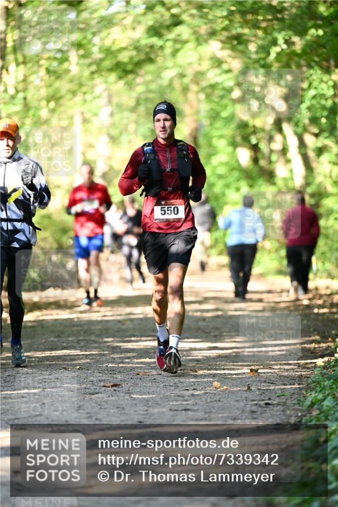 06.10.2024 - Bramfelder Halbmarathon 2024 Dr. Thomas Lammeyer http://msf.ph/oto/7339342 06.10.2024 10:32:28 Laufen 550 meine-sportfotos.de