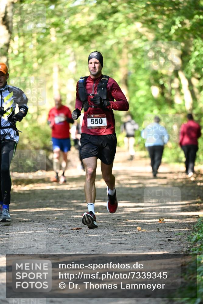 06.10.2024 - Bramfelder Halbmarathon 2024 Dr. Thomas Lammeyer http://msf.ph/oto/7339345 06.10.2024 10:32:29 Laufen 550 meine-sportfotos.de