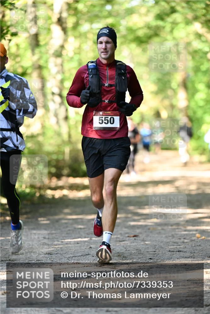 06.10.2024 - Bramfelder Halbmarathon 2024 Dr. Thomas Lammeyer http://msf.ph/oto/7339353 06.10.2024 10:32:30 Laufen 33, 550 meine-sportfotos.de