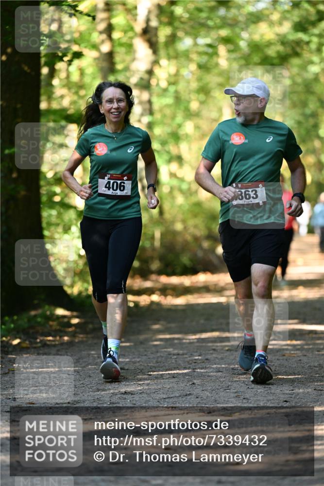 06.10.2024 - Bramfelder Halbmarathon 2024 Dr. Thomas Lammeyer http://msf.ph/oto/7339432 06.10.2024 10:32:58 Laufen 406, 363 meine-sportfotos.de