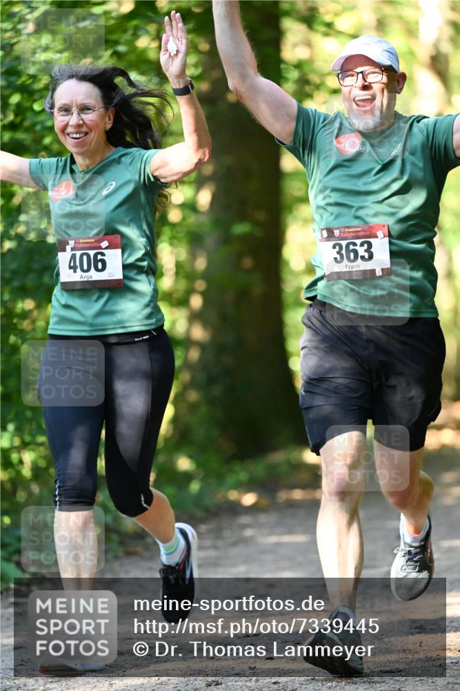 06.10.2024 - Bramfelder Halbmarathon 2024 Dr. Thomas Lammeyer http://msf.ph/oto/7339445 06.10.2024 10:33:00 Laufen 406, 33, 363 meine-sportfotos.de